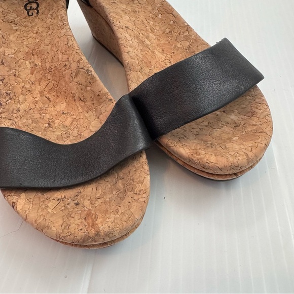 UGG Zoe Black and Tan Wedge Sandals - Picture 12 of 14